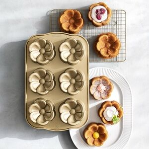 NORDIC WARE ⭐️ “Buttercup Cakelet” pan